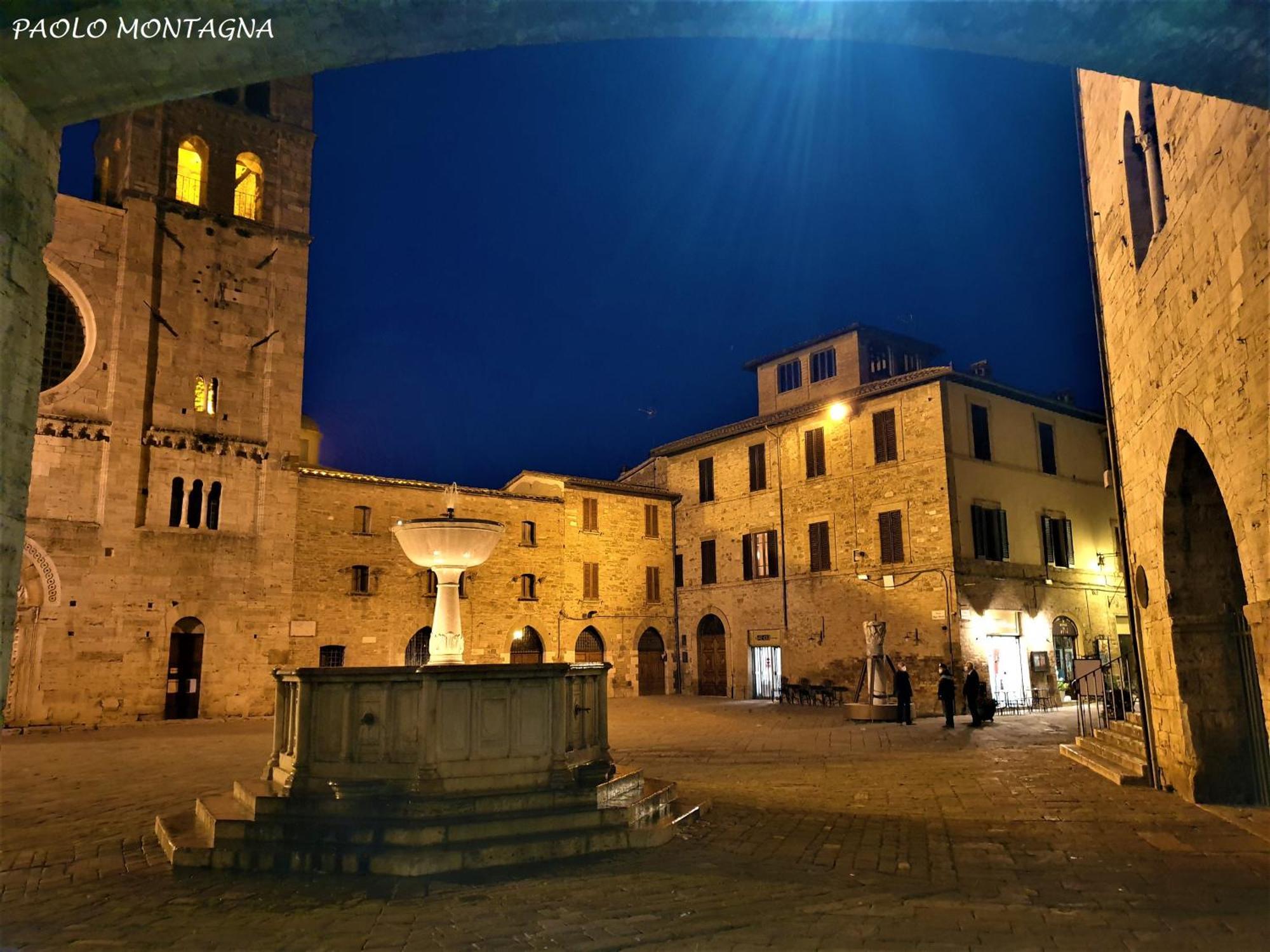 Appartamento Con Camino In Centro Storico Bevagna Kültér fotó